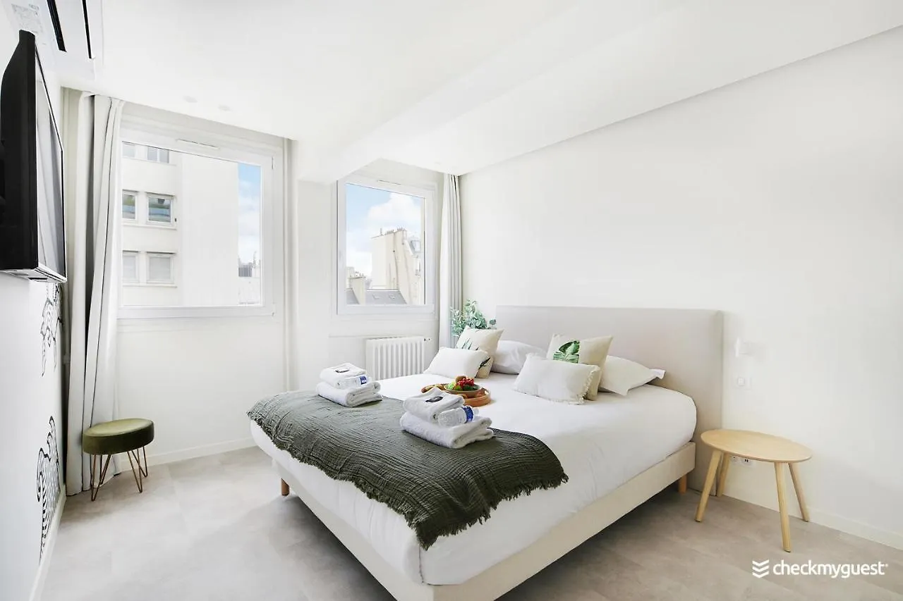 Cmg Ponthieu /champs-elysees * Париж